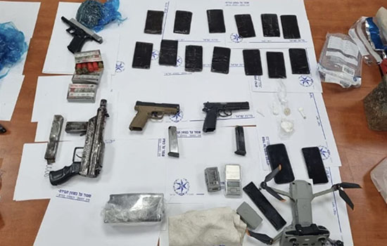 اسلحة ومخدرات