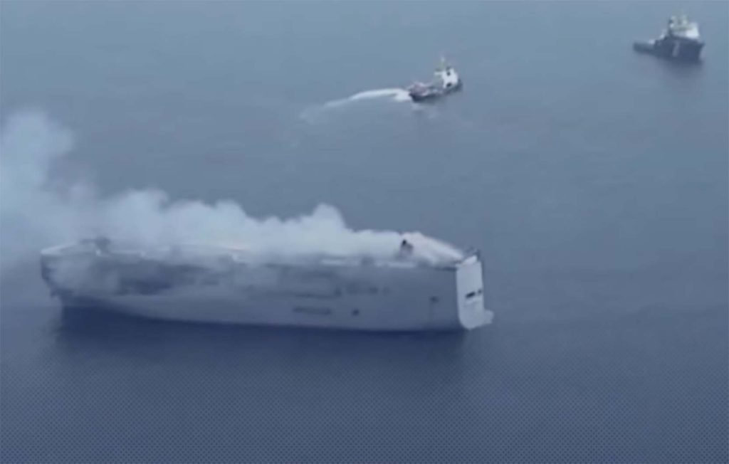 احتراق سفينة