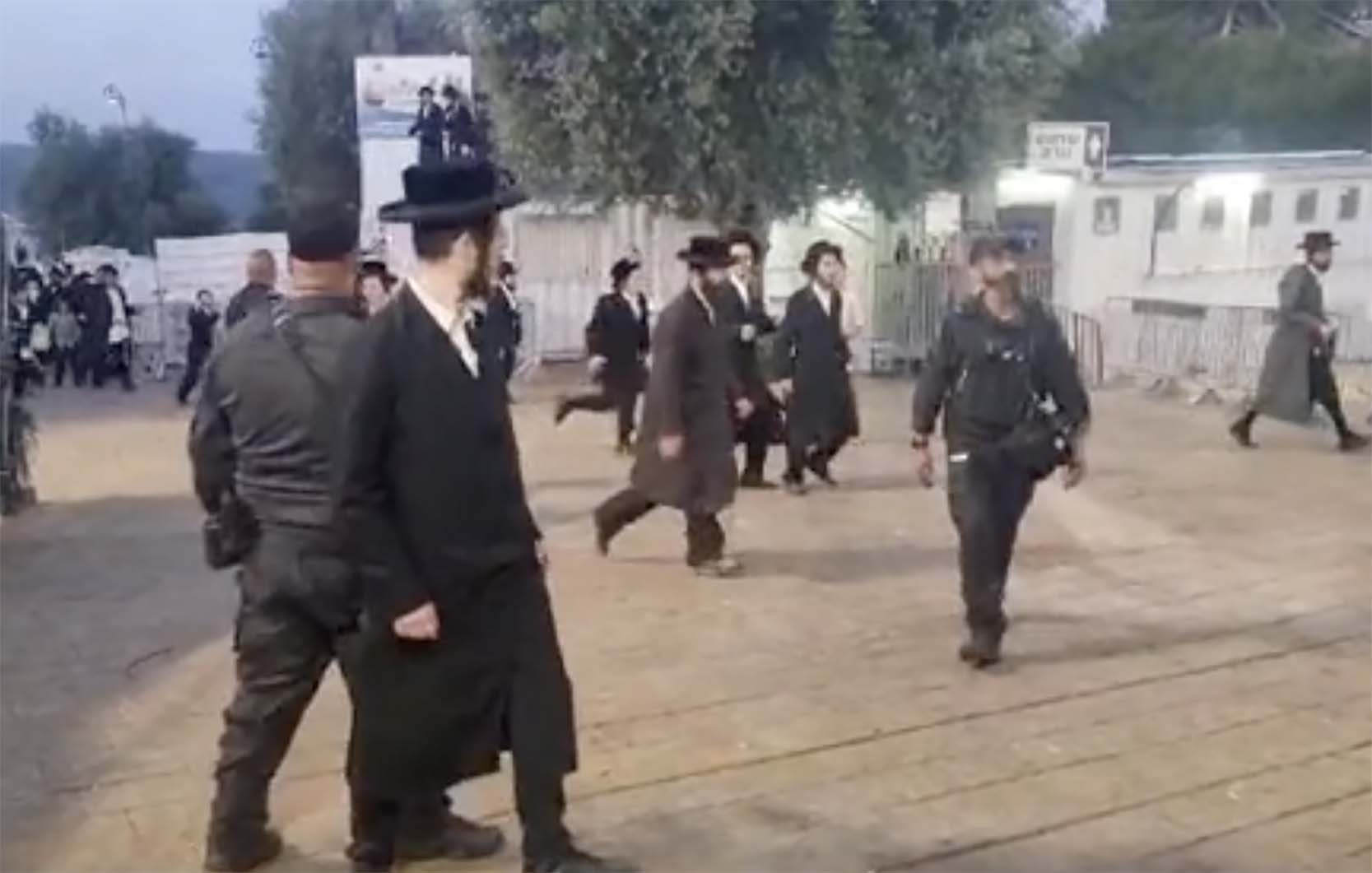 مستوطنون في جبل ميرون