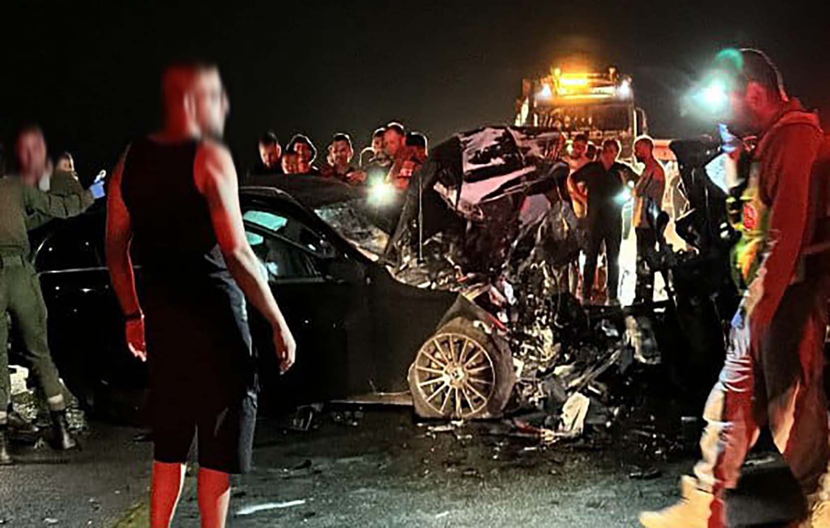 حادث طرق على شارع ٦