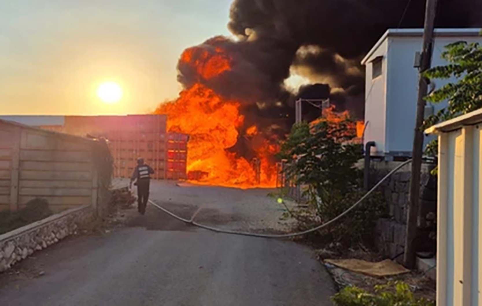 حريق بعد القصف في الشمال