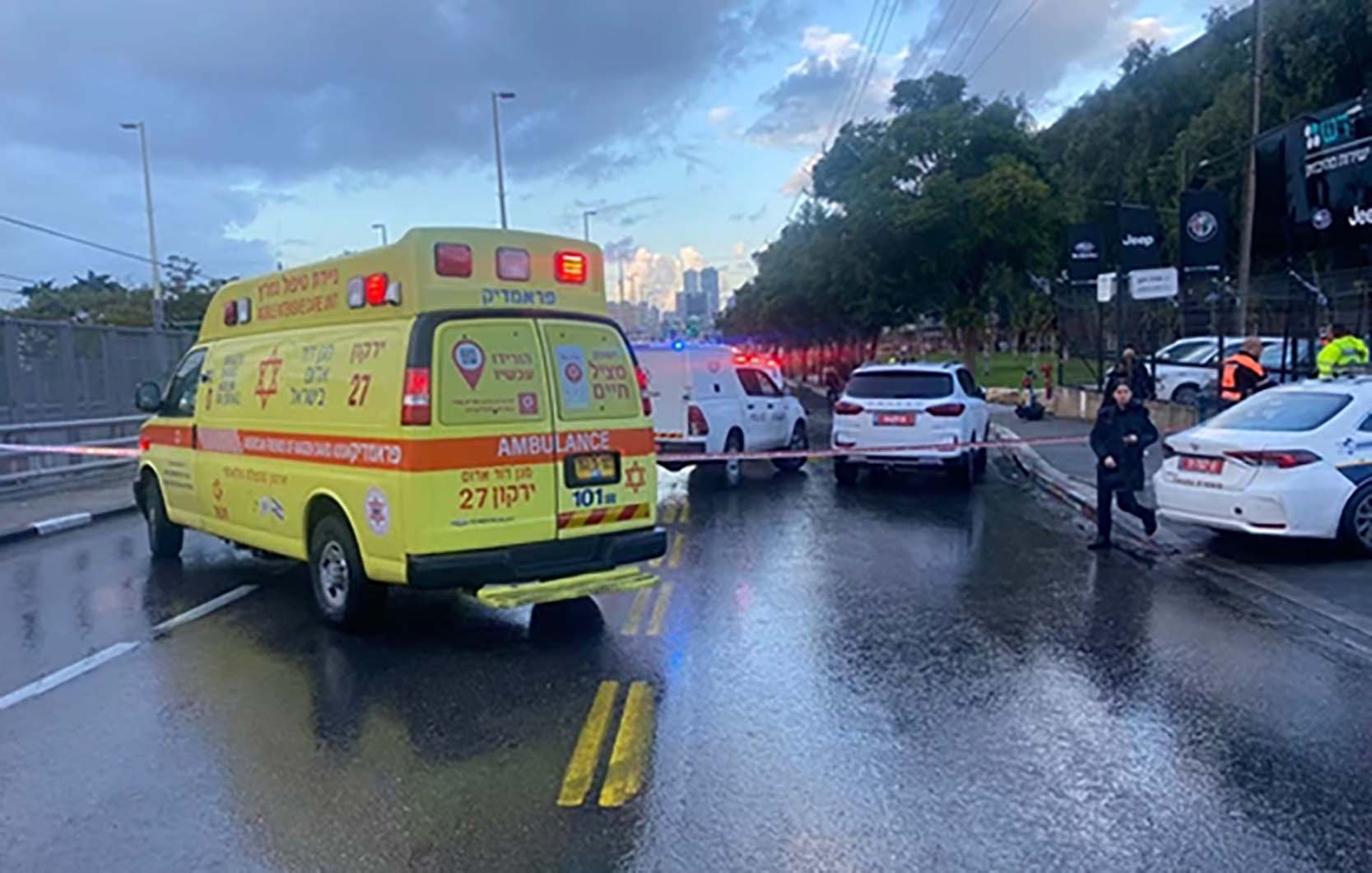 اسعاف وشرطة في الشتاء