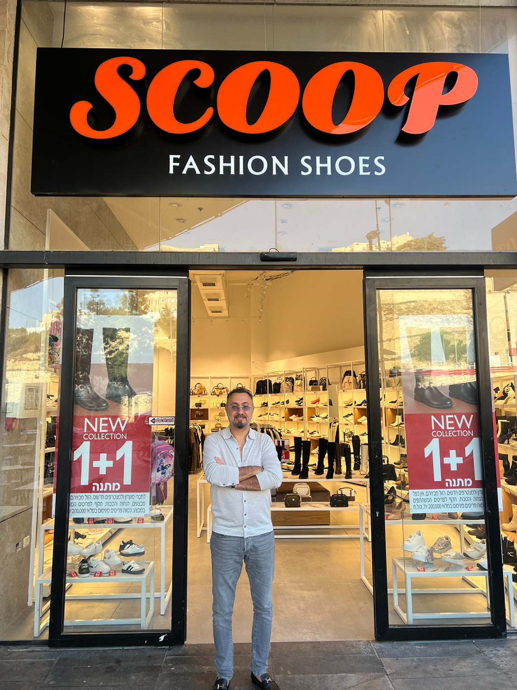 רוני אינסאז בסניף סקופ החדש צילום אסף לוי