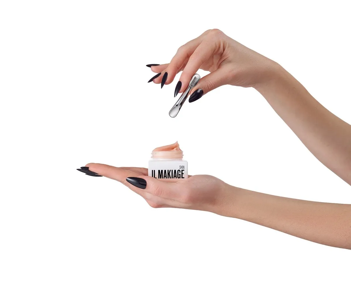 Wrinkle Filler Hand02