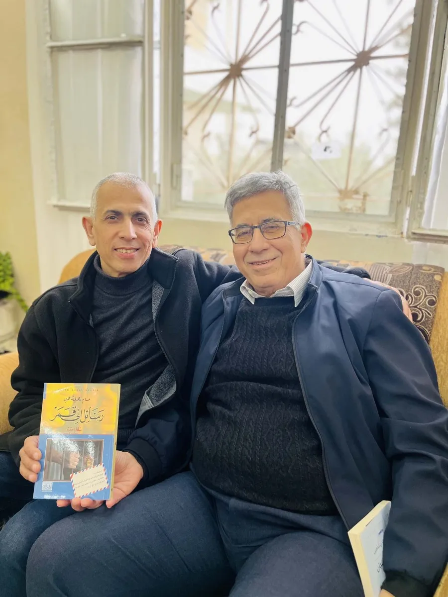 صورة حسام رسائل إلى قمر وحسن