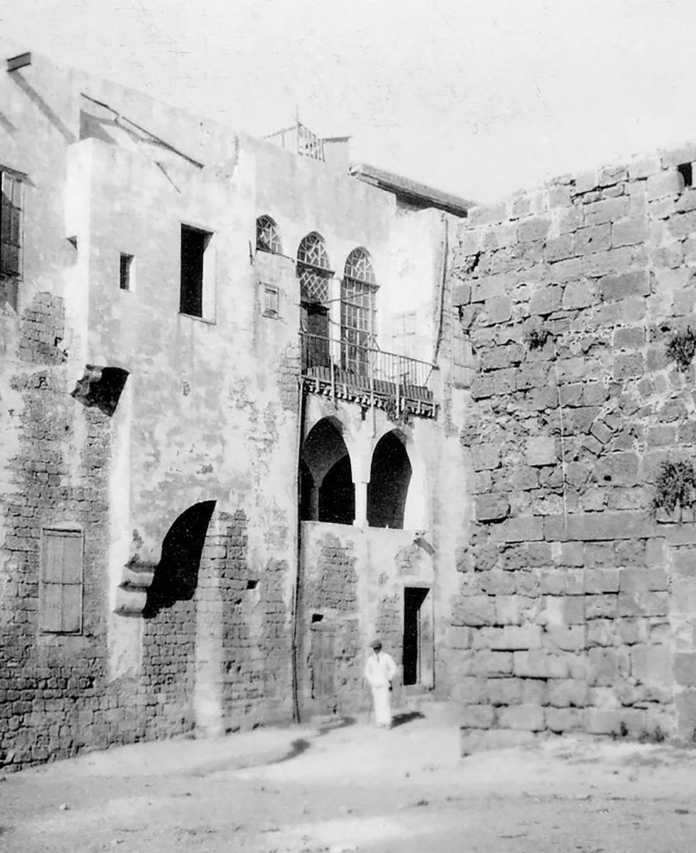 مدخل حارة الشيخ غانم عام 1925 2 2