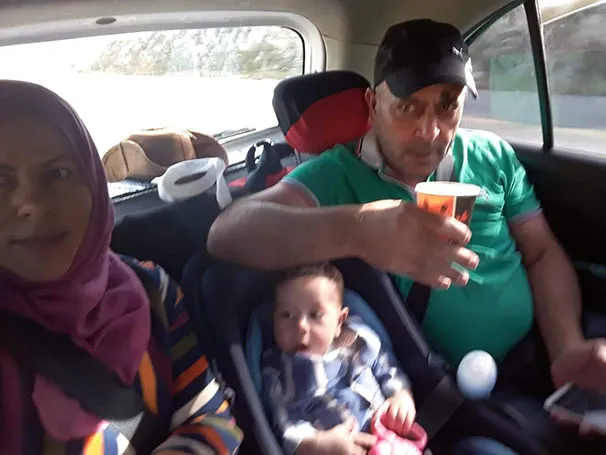 صورة إيمان والعائلة