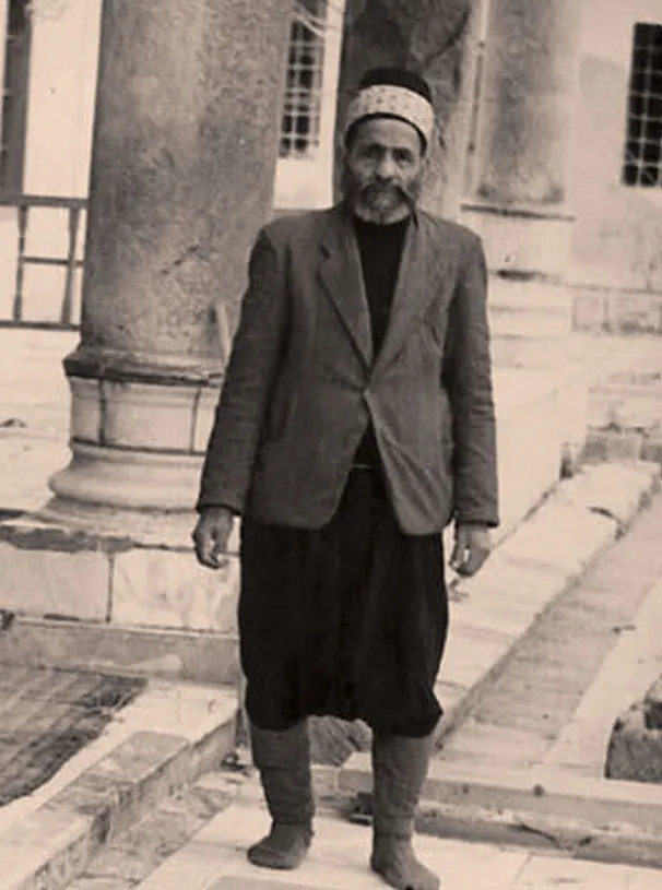 المرحوم الحاج محمد ابو أحمد الشامي الذي خدم في جامع الجزار 2