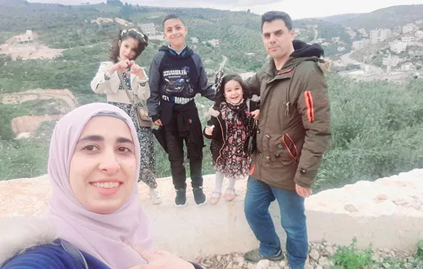 صورة إسلام والعائلة