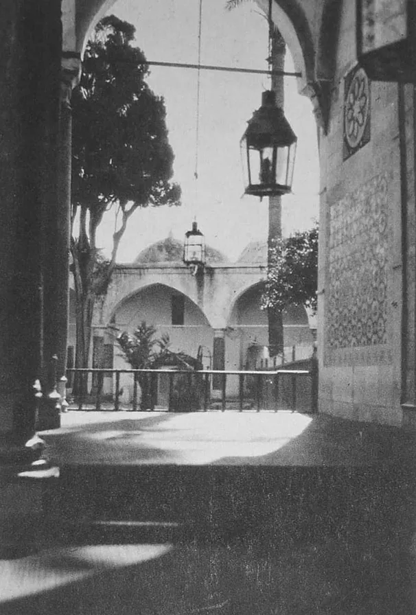 باب مسجد الجزار عام 1920 2 2