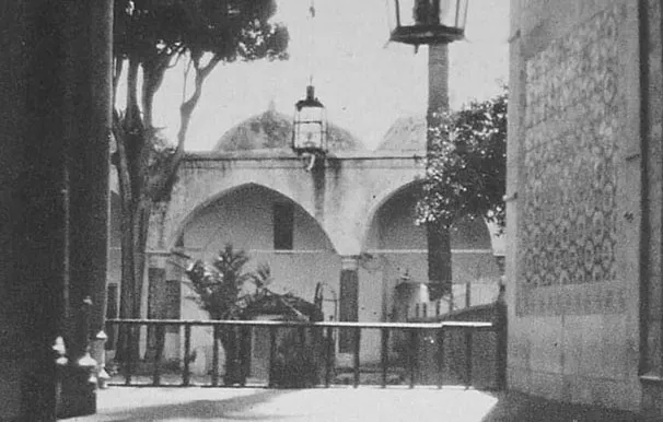 باب مسجد الجزار عام 1920 2
