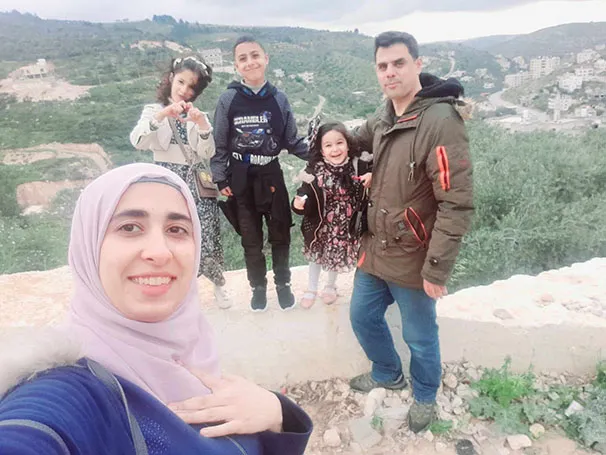 صورة إسلام والعائلة