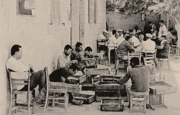 1960 مقهى ابو صطيف في ساحة الجرينه 2