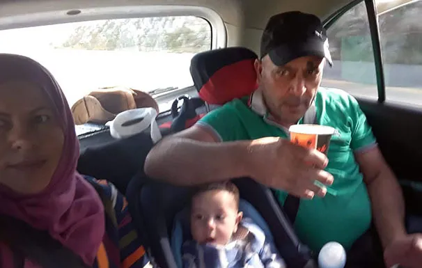 صورة إيمان والعائلة