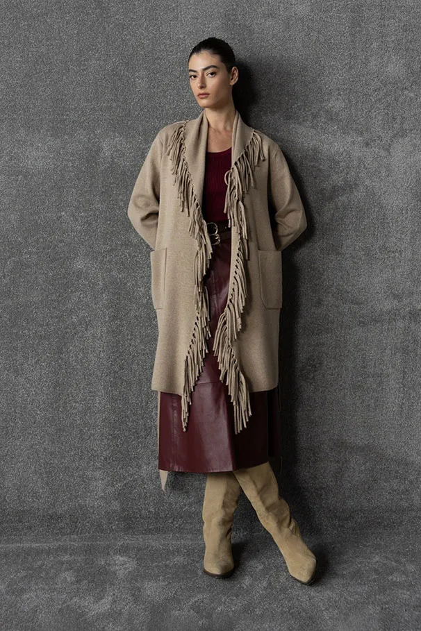 גולברי עליונית פרנזים 399.9 חצאית דמוי עור 299. שח צילום שי יחזקאל