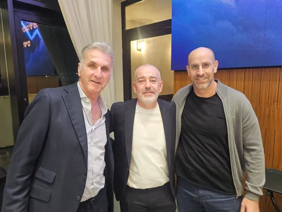 0286f5a3 F200 4941 8c30 0a08202a5866