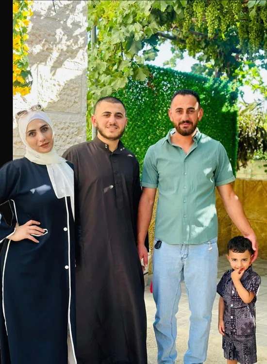 صورة لينا مسك وإخوتها وابنها عبود