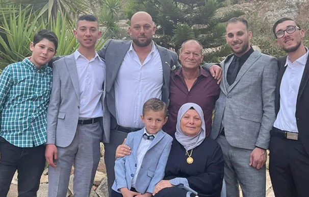 صورة حنان والعائلة