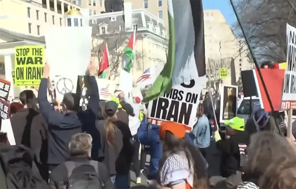 مظاهرة امريكة ضد الحرب على ايران