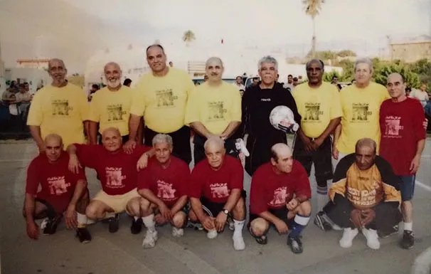 العاب كرة قدم مصغرة لكبار السن... هل تعرفون اي سنة؟