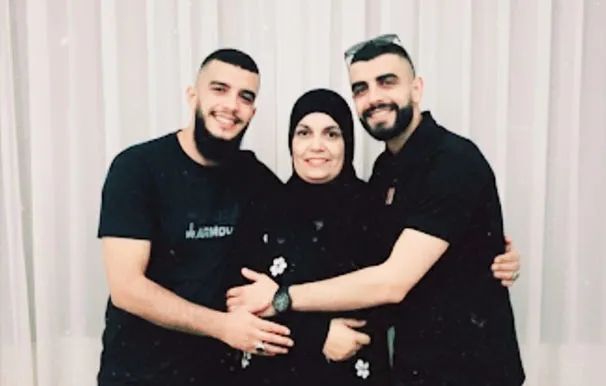 صورة أم أمير سلامة ونور ومنير