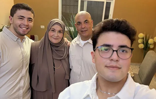 صورة نائلة عائلية