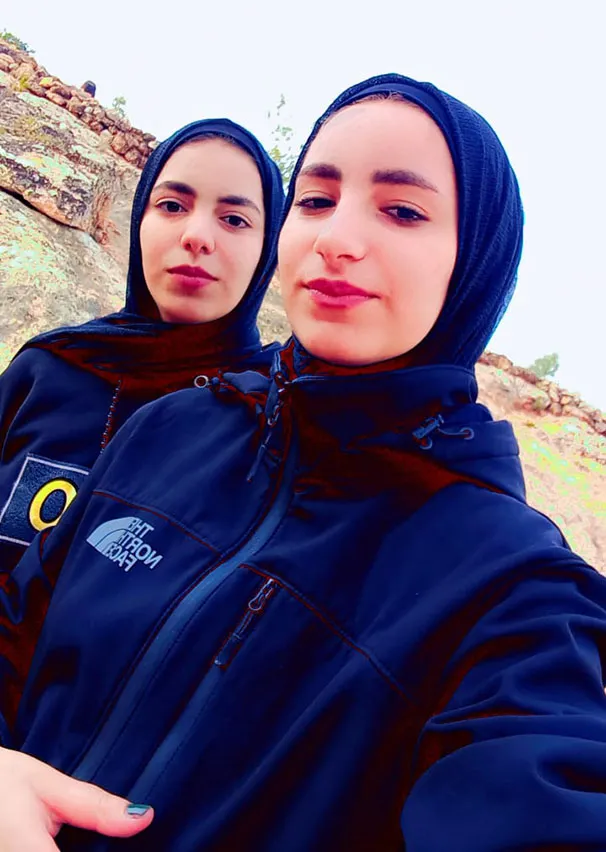 سجى وأختها الشهيدة أسماء