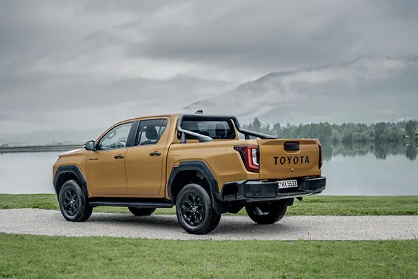 2026 Hilux Hybrid 48v Invincible Sulphur Yellow Static 005