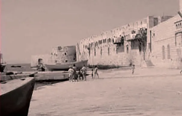 ميناء عيسى العوام عام 1964 قبل بناء كاسر الامواج الحديث 2