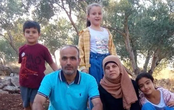 صورة هناء وسديل وأويس وشريف وحنين